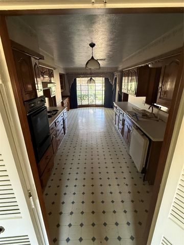 604 E Highland Road, Ovilla, TX 75154