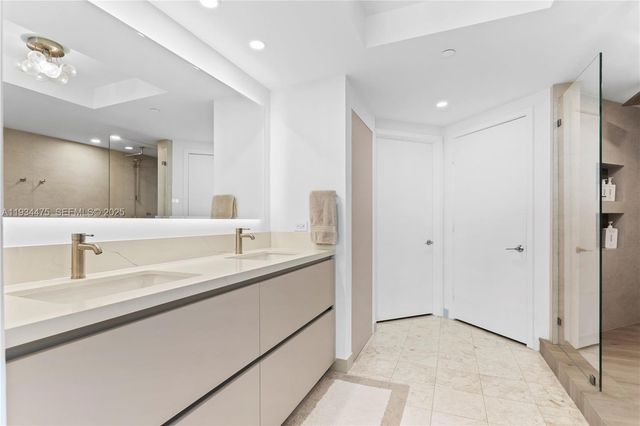 1331 Brickell Bay Dr 3007, Miami, FL 33131