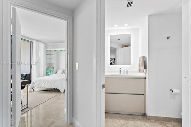 1331 Brickell Bay Dr 3007, Miami, FL 33131