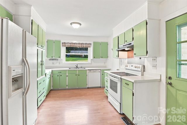9716 Sunway Drive, Charlotte, NC 28227