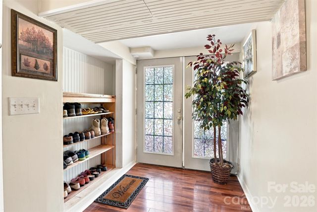 9716 Sunway Drive, Charlotte, NC 28227