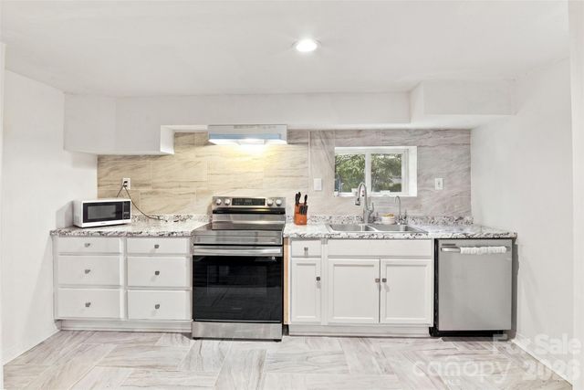 9716 Sunway Drive, Charlotte, NC 28227