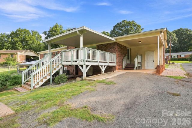 9716 Sunway Drive, Charlotte, NC 28227
