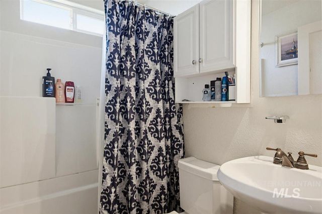 939 W Owyhee St, Kuna, ID 83634