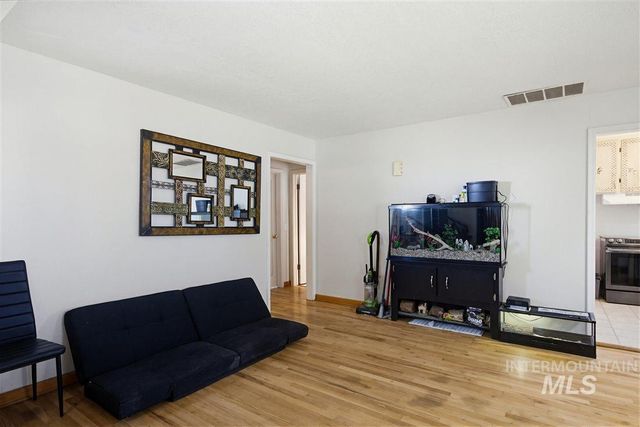 939 W Owyhee St, Kuna, ID 83634