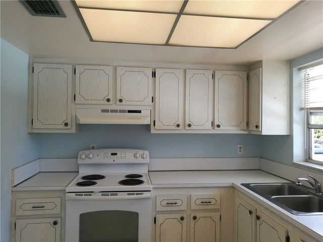 2950 SE OCEAN Boulevard 136-6, Stuart, FL 34996