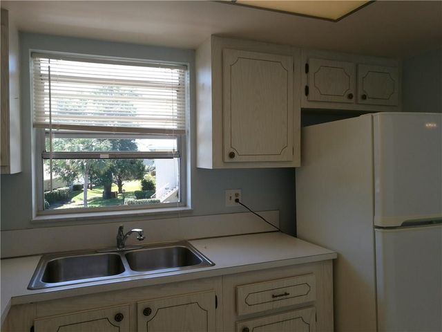 2950 SE OCEAN Boulevard 136-6, Stuart, FL 34996