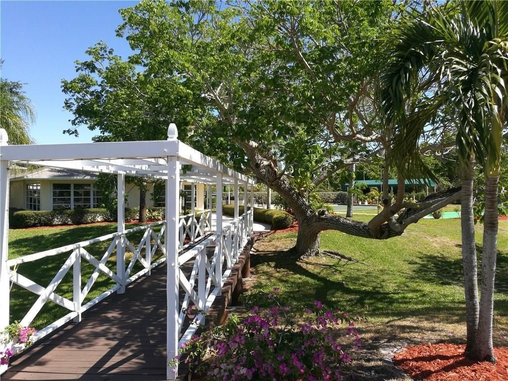 2950 SE OCEAN Boulevard 136-6, Stuart, FL 34996