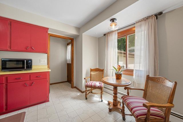 1826 Dewitt COURT, Waukesha, WI 53186