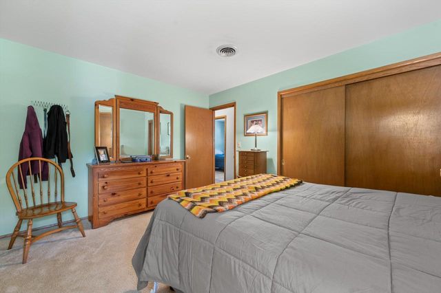 1826 Dewitt COURT, Waukesha, WI 53186