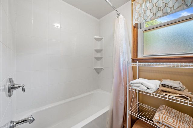 1826 Dewitt COURT, Waukesha, WI 53186