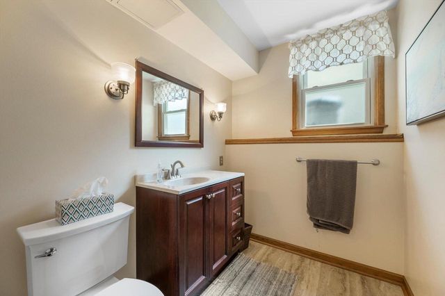1826 Dewitt COURT, Waukesha, WI 53186