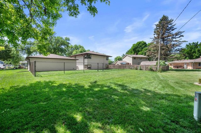 1826 Dewitt COURT, Waukesha, WI 53186