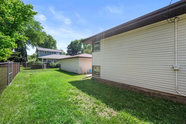 1826 Dewitt COURT, Waukesha, WI 53186