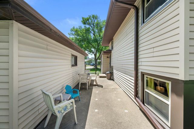 1826 Dewitt COURT, Waukesha, WI 53186