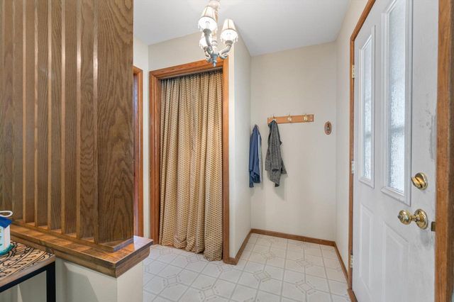1826 Dewitt COURT, Waukesha, WI 53186