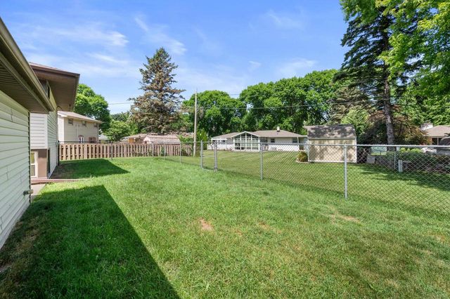 1826 Dewitt COURT, Waukesha, WI 53186