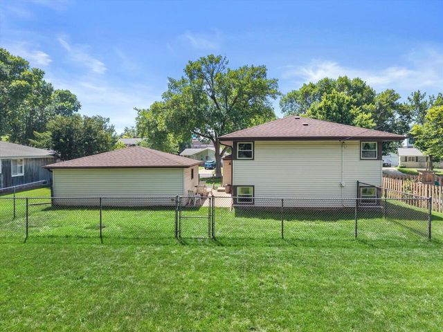 1826 Dewitt COURT, Waukesha, WI 53186