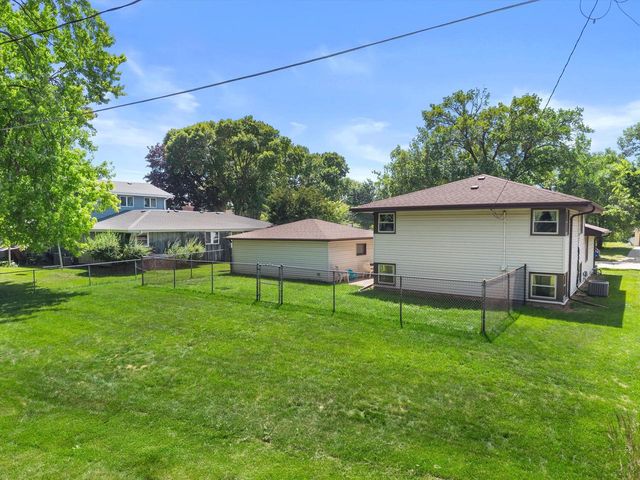 1826 Dewitt COURT, Waukesha, WI 53186