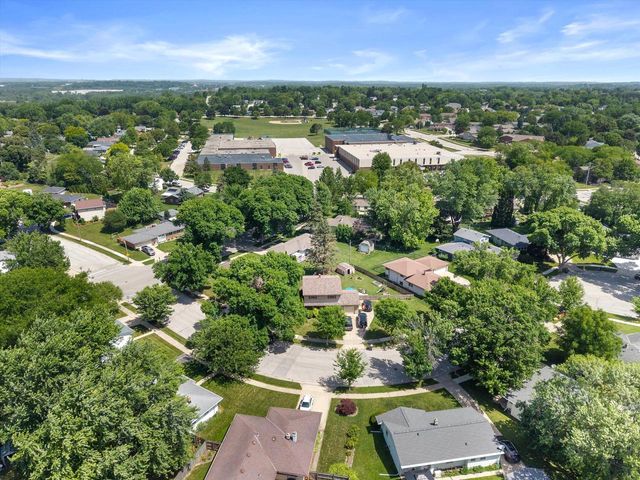 1826 Dewitt COURT, Waukesha, WI 53186