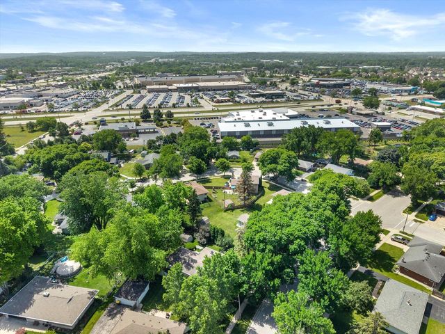 1826 Dewitt COURT, Waukesha, WI 53186