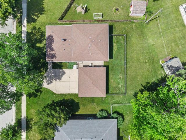 1826 Dewitt COURT, Waukesha, WI 53186