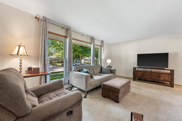1826 Dewitt COURT, Waukesha, WI 53186