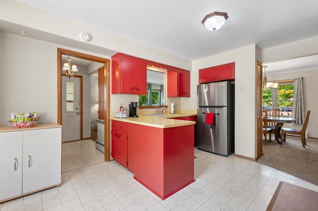1826 Dewitt COURT, Waukesha, WI 53186