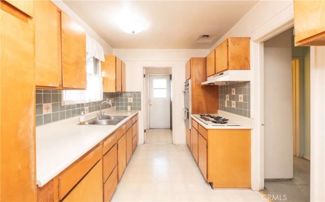 2147 DIVINE, Monterey Park, CA 91754