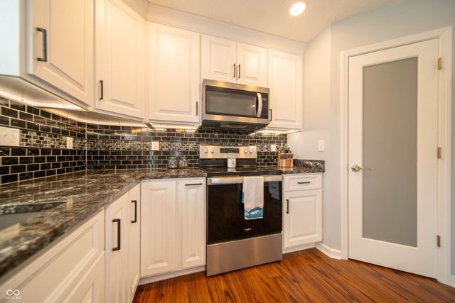 5879 Columbia Circle S, Greenwood, IN 46142