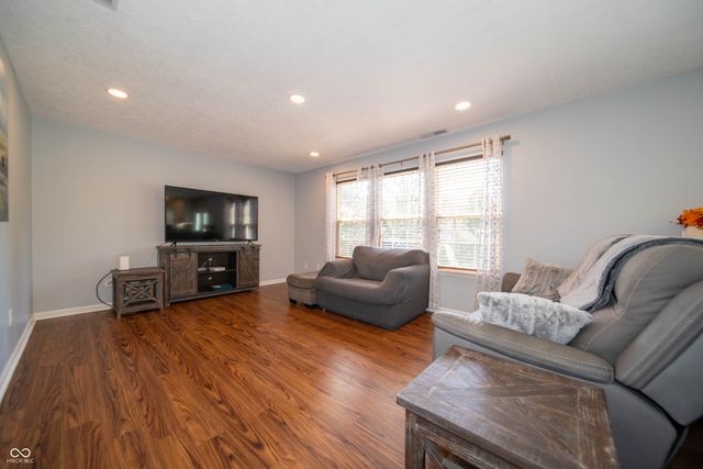 5879 Columbia Circle S, Greenwood, IN 46142