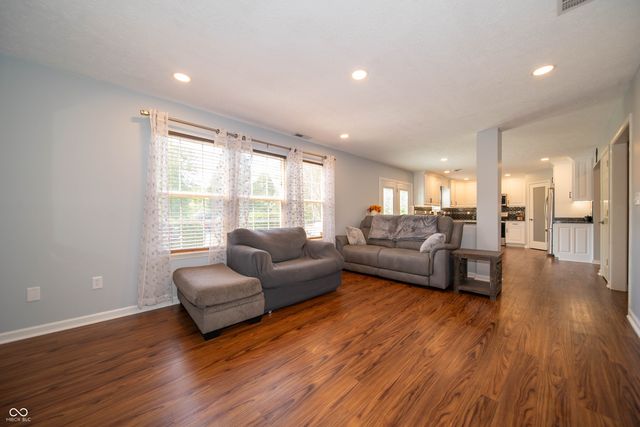 5879 Columbia Circle S, Greenwood, IN 46142