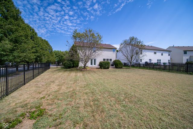 5879 Columbia Circle S, Greenwood, IN 46142