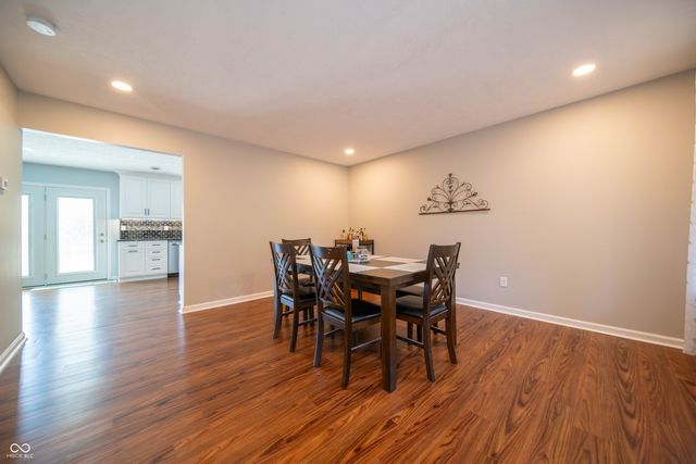 5879 Columbia Circle S, Greenwood, IN 46142