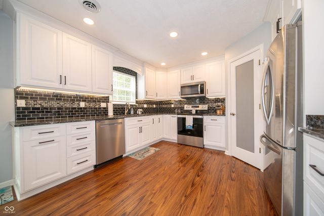 5879 Columbia Circle S, Greenwood, IN 46142