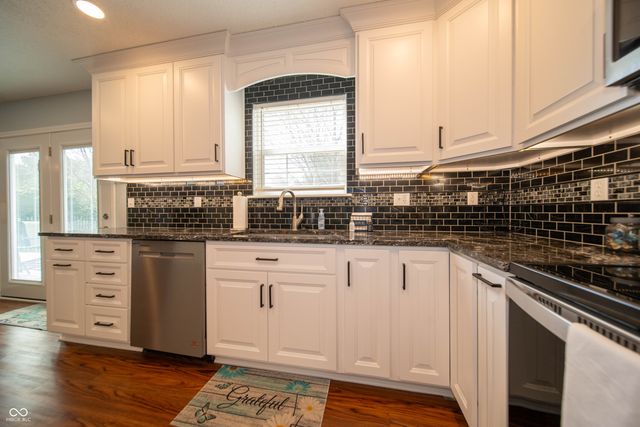 5879 Columbia Circle S, Greenwood, IN 46142