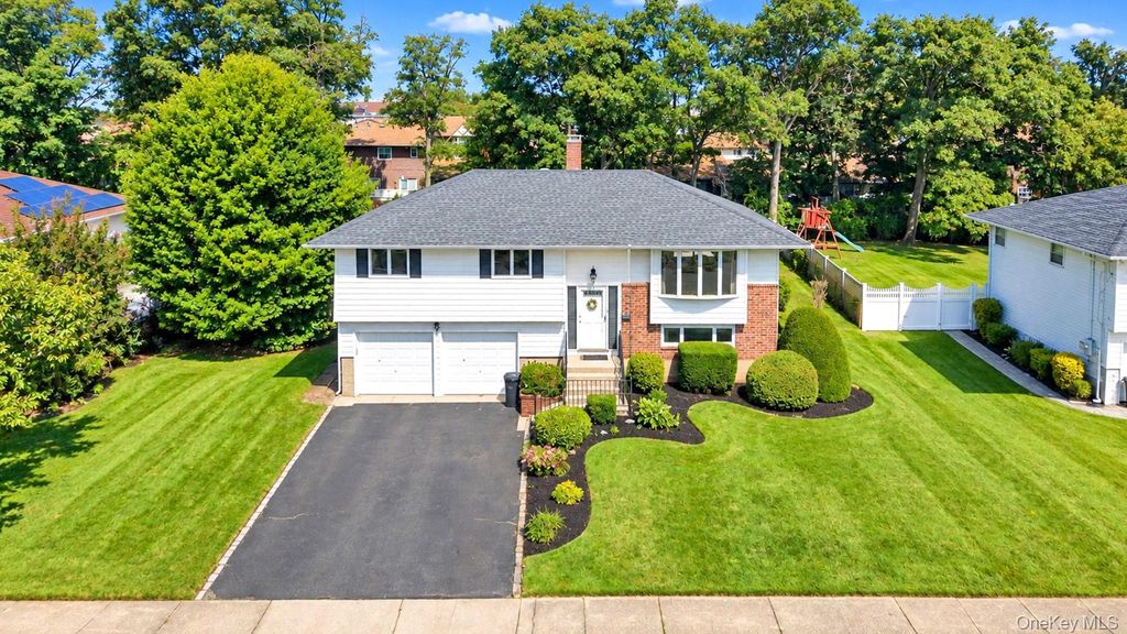 107 Headline Road, Deer Park, NY 11729 — photo 2