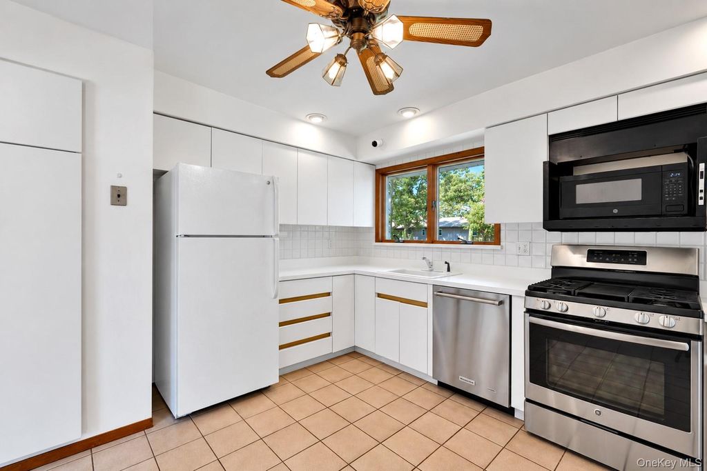 107 Headline Road, Deer Park, NY 11729 — photo 5