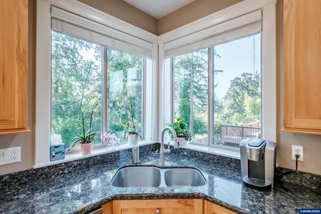 2697 Broadway St NW, Albany, OR 97321