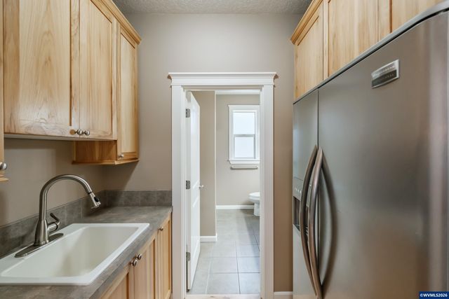 2697 Broadway St NW, Albany, OR 97321