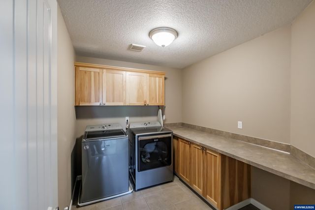 2697 Broadway St NW, Albany, OR 97321