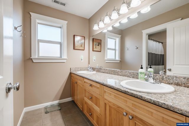 2697 Broadway St NW, Albany, OR 97321