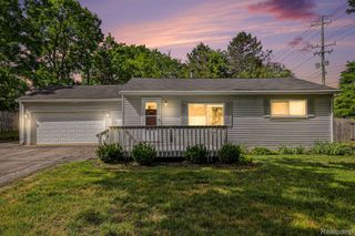 9315 Hillcrest Road, Springfield Charter Township, MI 48348