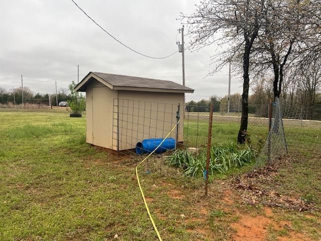 21839 Lilly Drive, Tecumseh, OK 74873