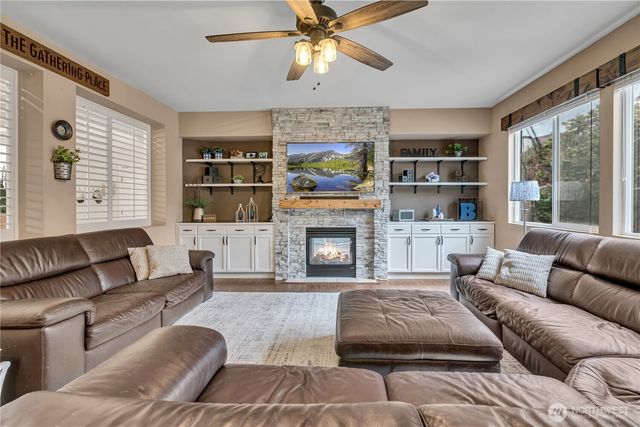 5728 Hazel Loop SE, Auburn, WA 98092