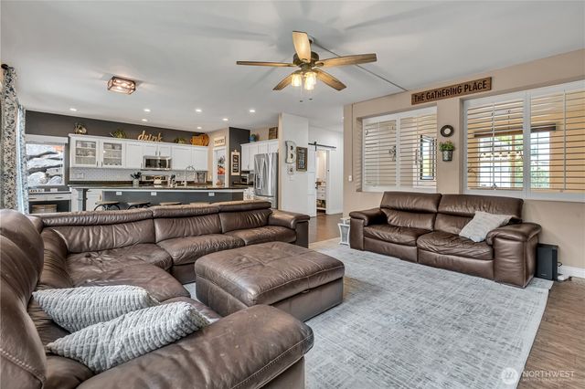 5728 Hazel Loop SE, Auburn, WA 98092