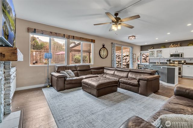 5728 Hazel Loop SE, Auburn, WA 98092
