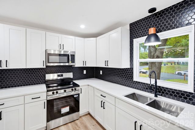 1453 Grovewood Drive, Charlotte, NC 28208