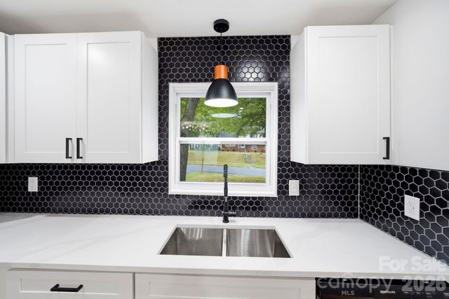 1453 Grovewood Drive, Charlotte, NC 28208