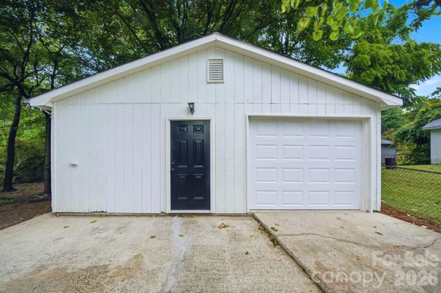 1453 Grovewood Drive, Charlotte, NC 28208
